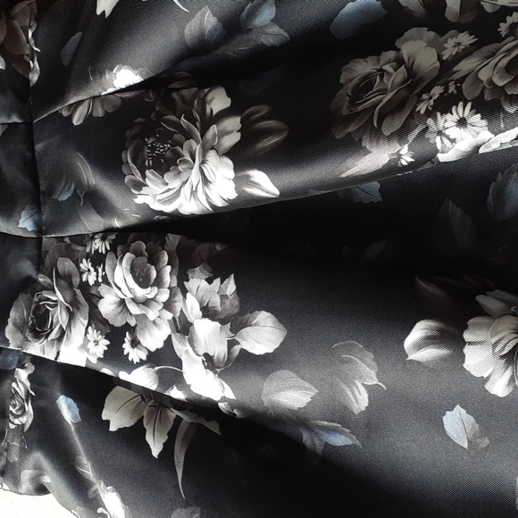 Honey Chelsea Floral Midi Dress - Picture 4 of 10